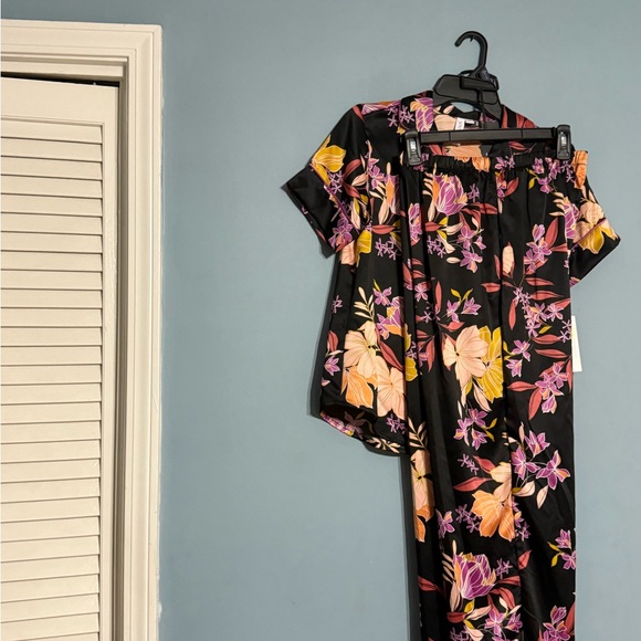 SELLING JOYSPUN PAJAMA SET FOR WOMEN SIZE XS NWT SHORT SLEEVE FLORAL COLOR. - Picture 7 of 15